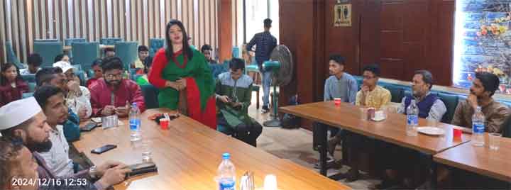 ক্যাব যুব গ্রুপ চট্টগ্রাম বিভাগীয় কমিটির পূনঃগঠন উপলক্ষে আলোচনা সভায় বক্তব্য রাখছেন ক্যাব কেন্দ্রীয় কমিটির  ভাইস প্রেসিডেন্ট  এস এম নাজের হোসাইন ও সভায় অংশগ্রহনকারীদের একাংশ।